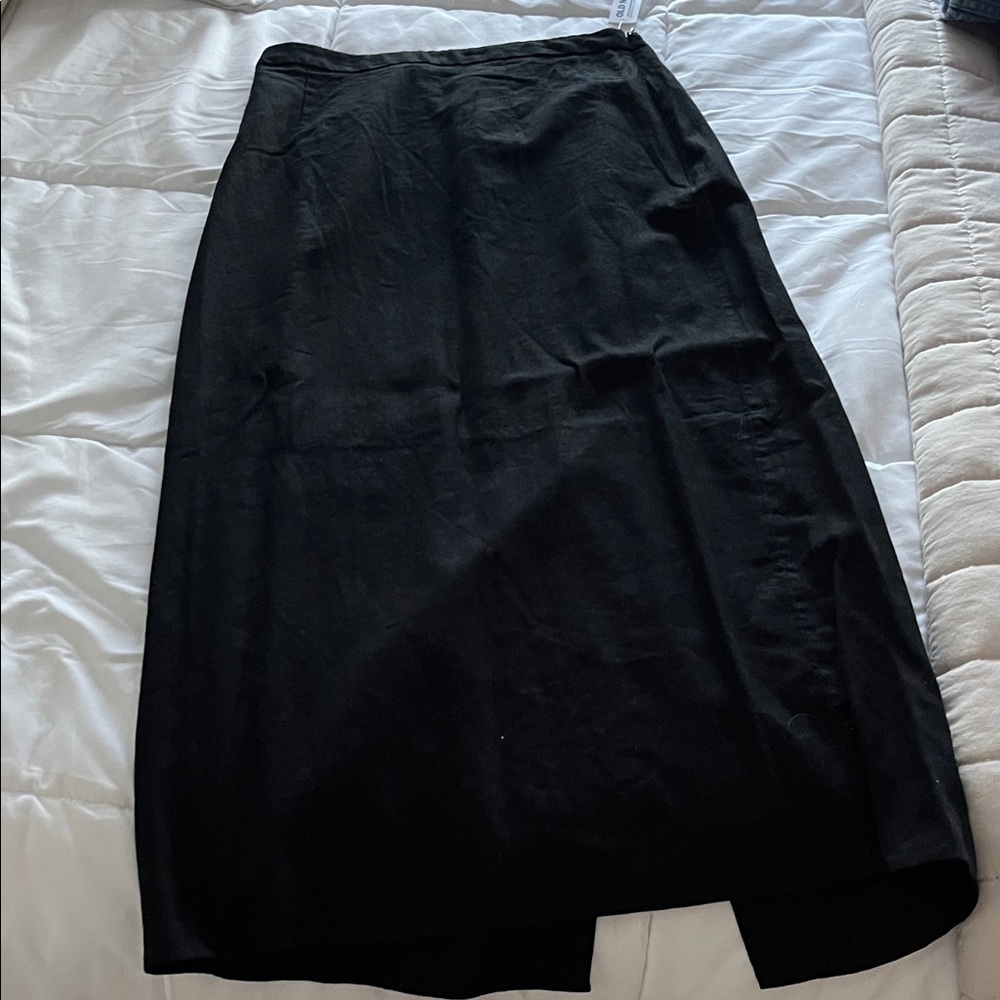 REDUCED!! Old Navy Classic Linen Long Black Skirt
